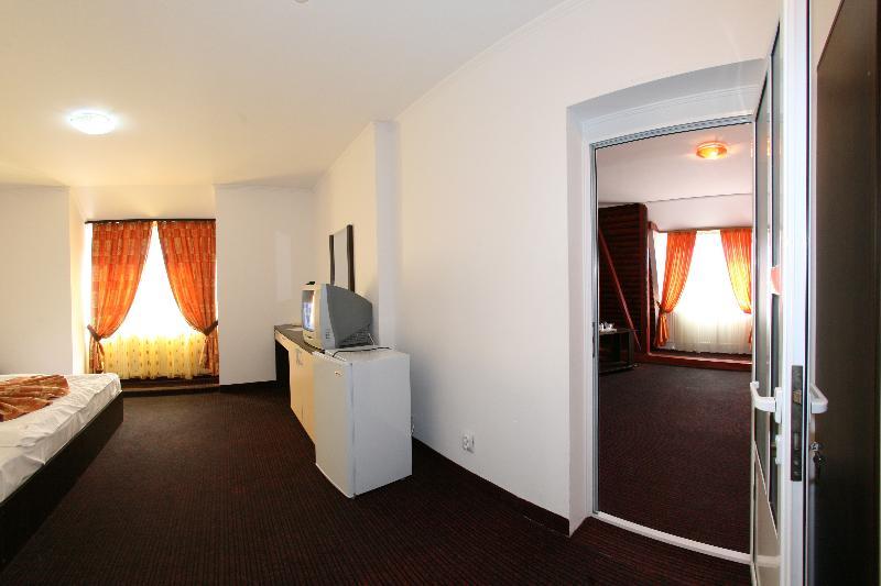 Iri Hotel